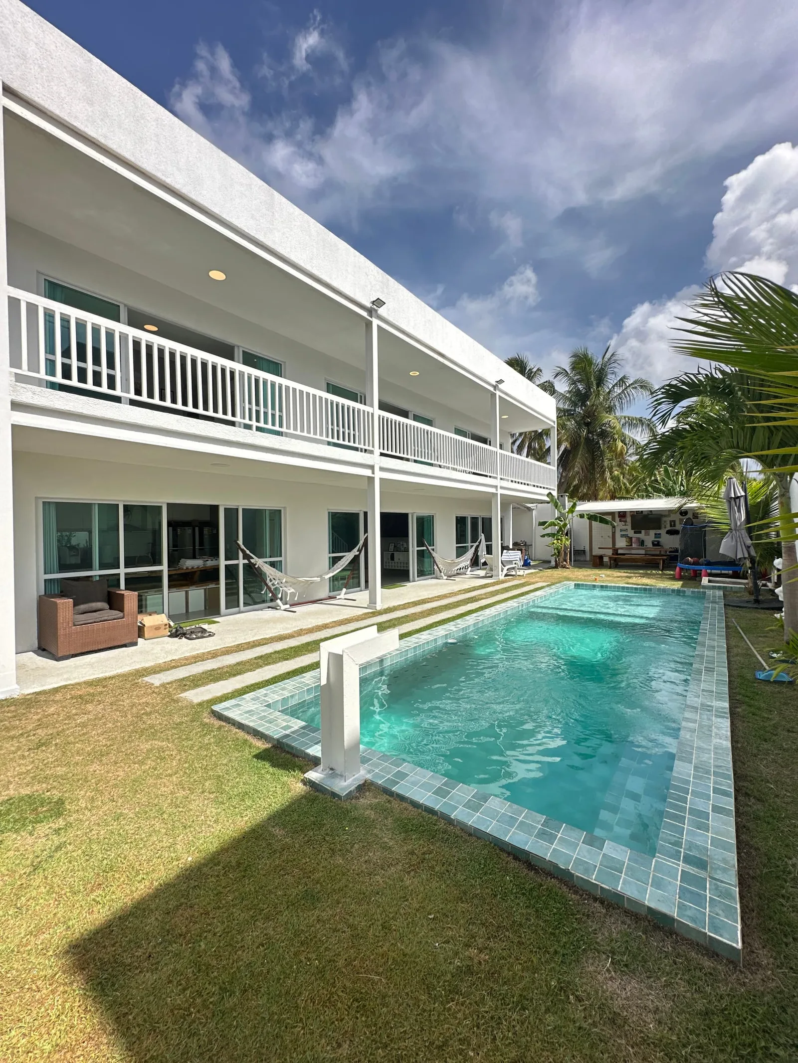 Piscina privativa vista do segundo pavimento da casa