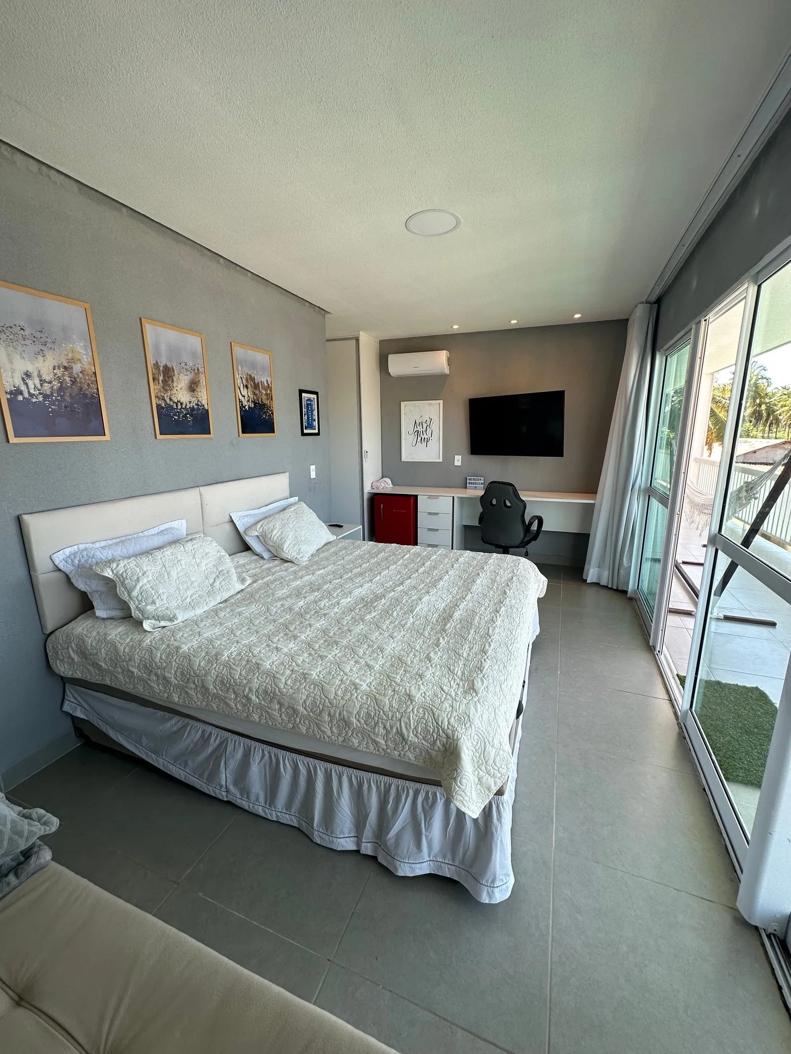 Suíte 1, com cama king e cama de casal