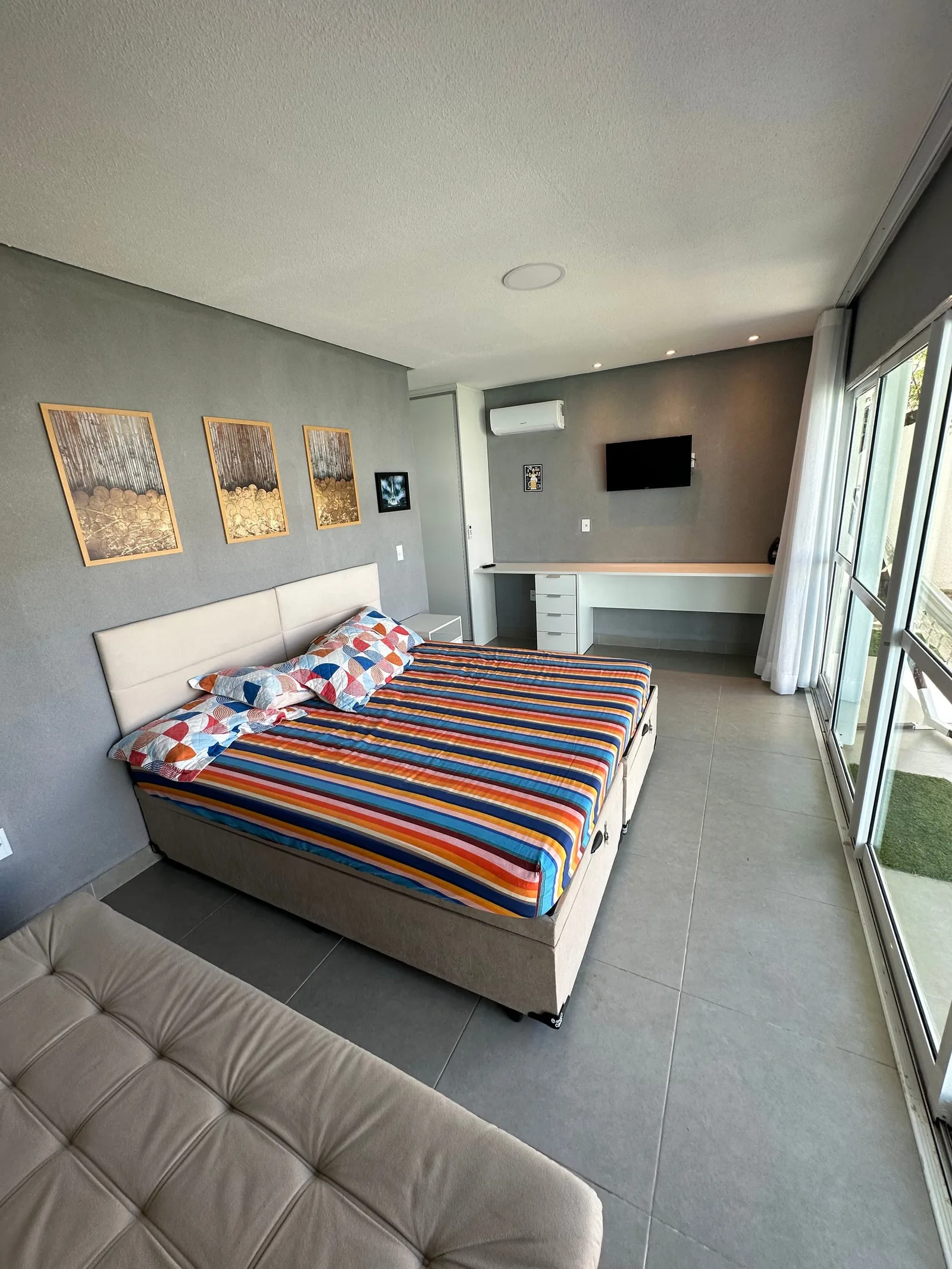 Suíte 2, com cama king e sofá-cama